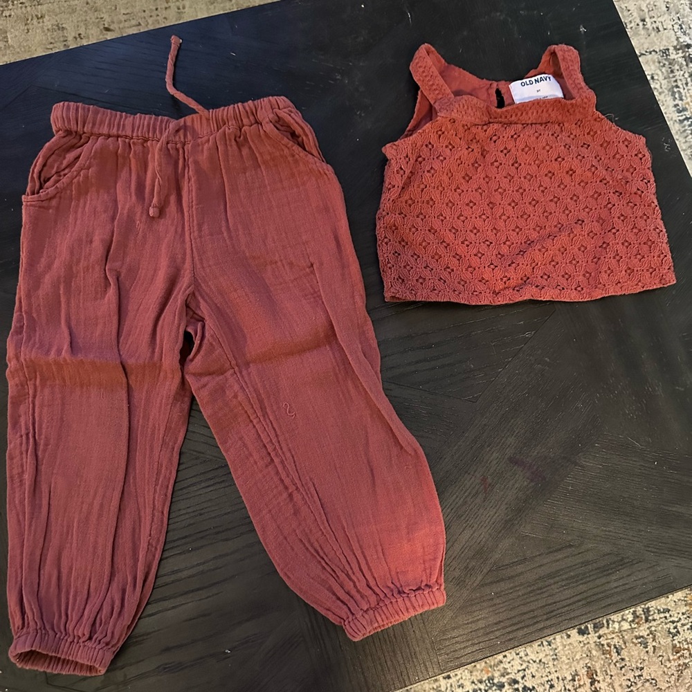 Child’s 3T spring summer 2 piece.